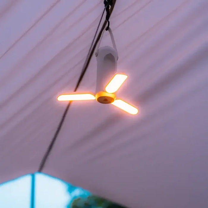 Glowcamp - Ladattava retkeilyvalaisin 180 tunnin akunkestolla ja SOS-toiminnolla