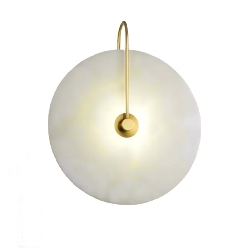 "Detail van de AURORA wandlamp, een moderne en elegante wandlamp, geschikt voor zowel binnen als buiten, geïnstalleerd op een muur met sfeervol licht."