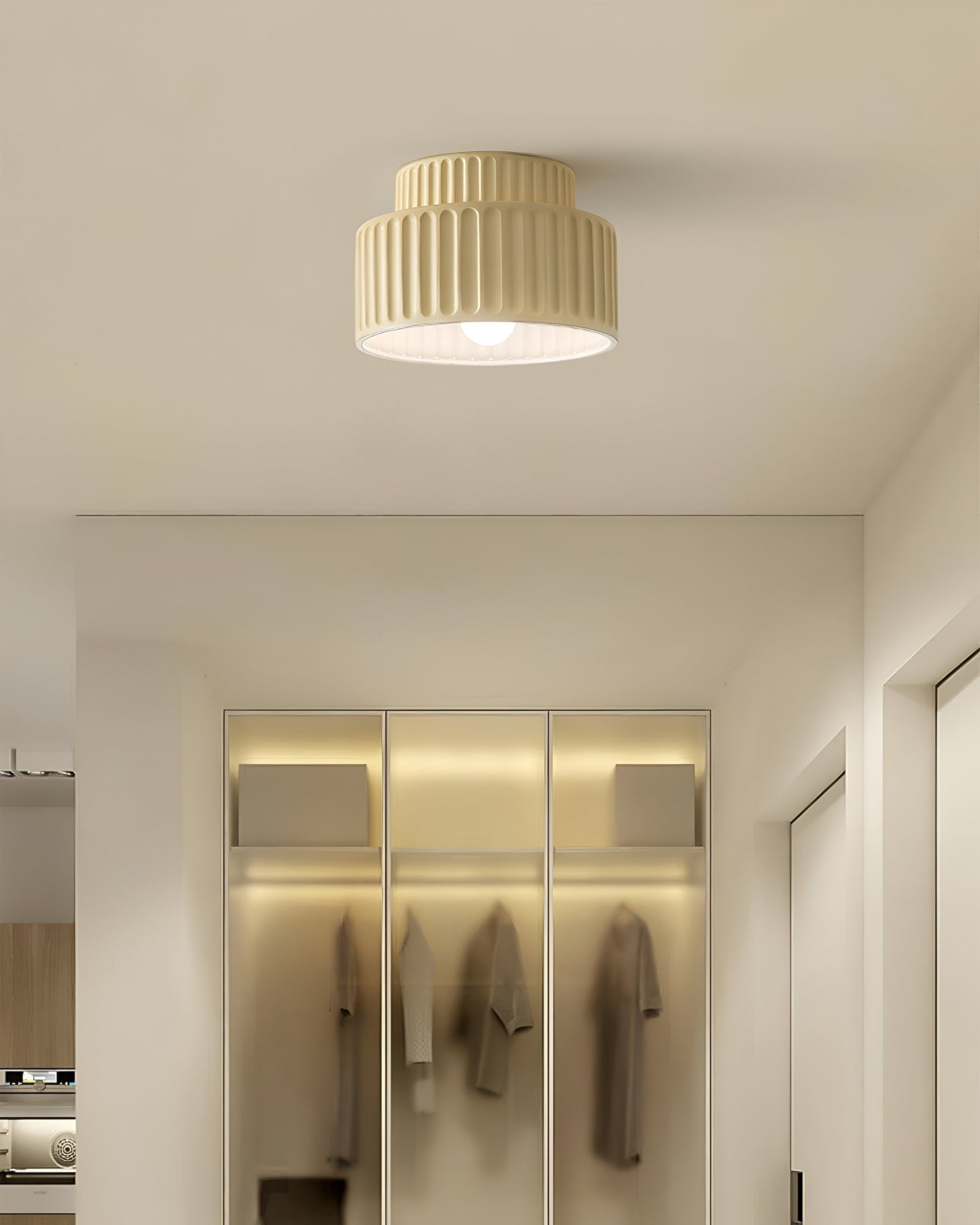 Lumora – Gele retro plafondlamp met moderne touch