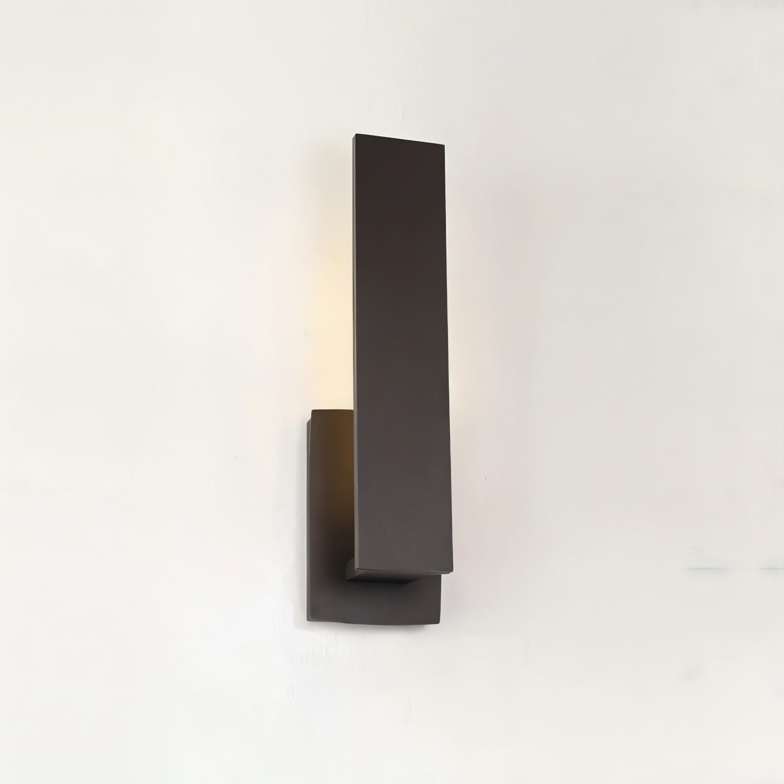 Lumivo – Minimalistinen alumiininen ulkovalaisin moderneille julkisivuille