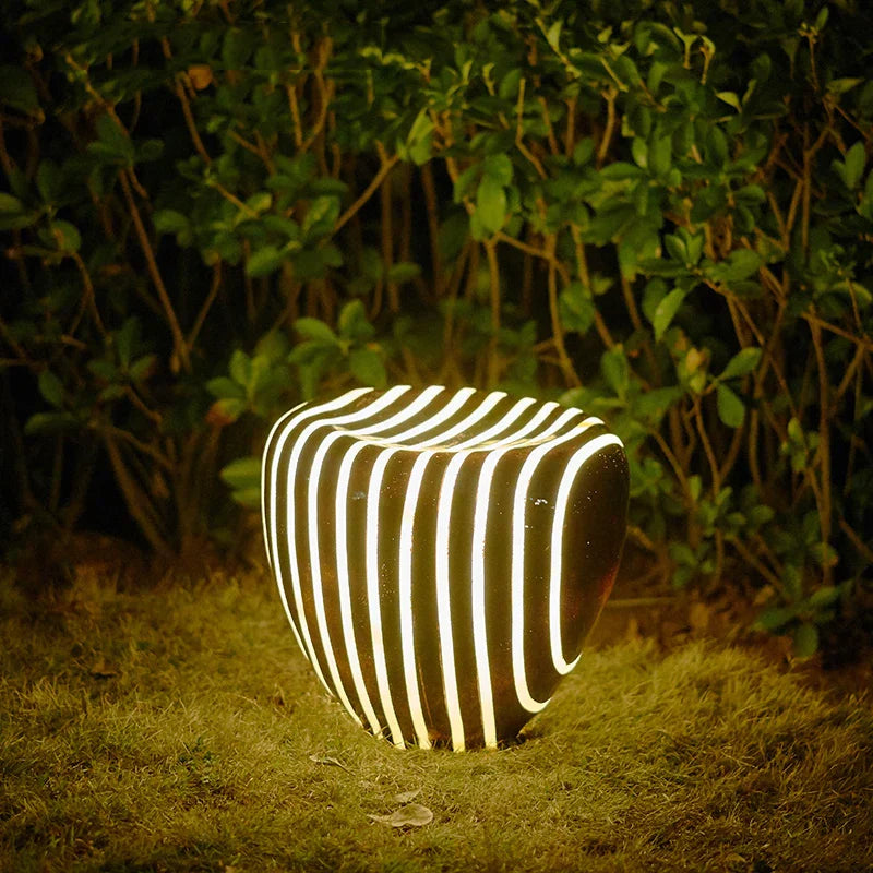 Lumistone - Moderne solcelle havelampe med rå stenlook