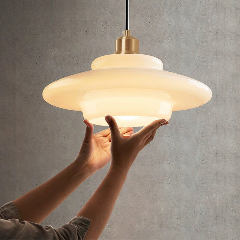 Maak van elke ruimte een sfeervolle plek met de LIVORA – moderne design plafondlamp!