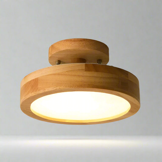 Afbeelding van de LUMAIRE Scandinavische design plafondlamp met houten afwerking, gemonteerd aan een plafond.