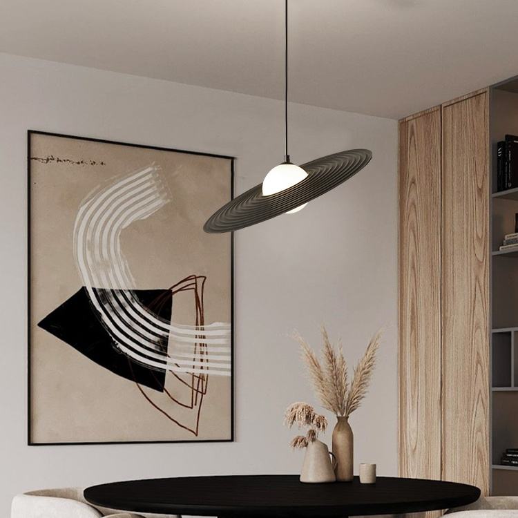 Lumena – Moderne Loftlampe med Stilfuldt Design