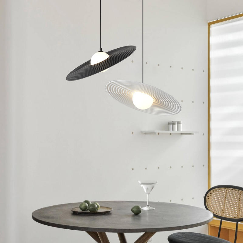 Lumena – Moderne Loftlampe med Stilfuldt Design
