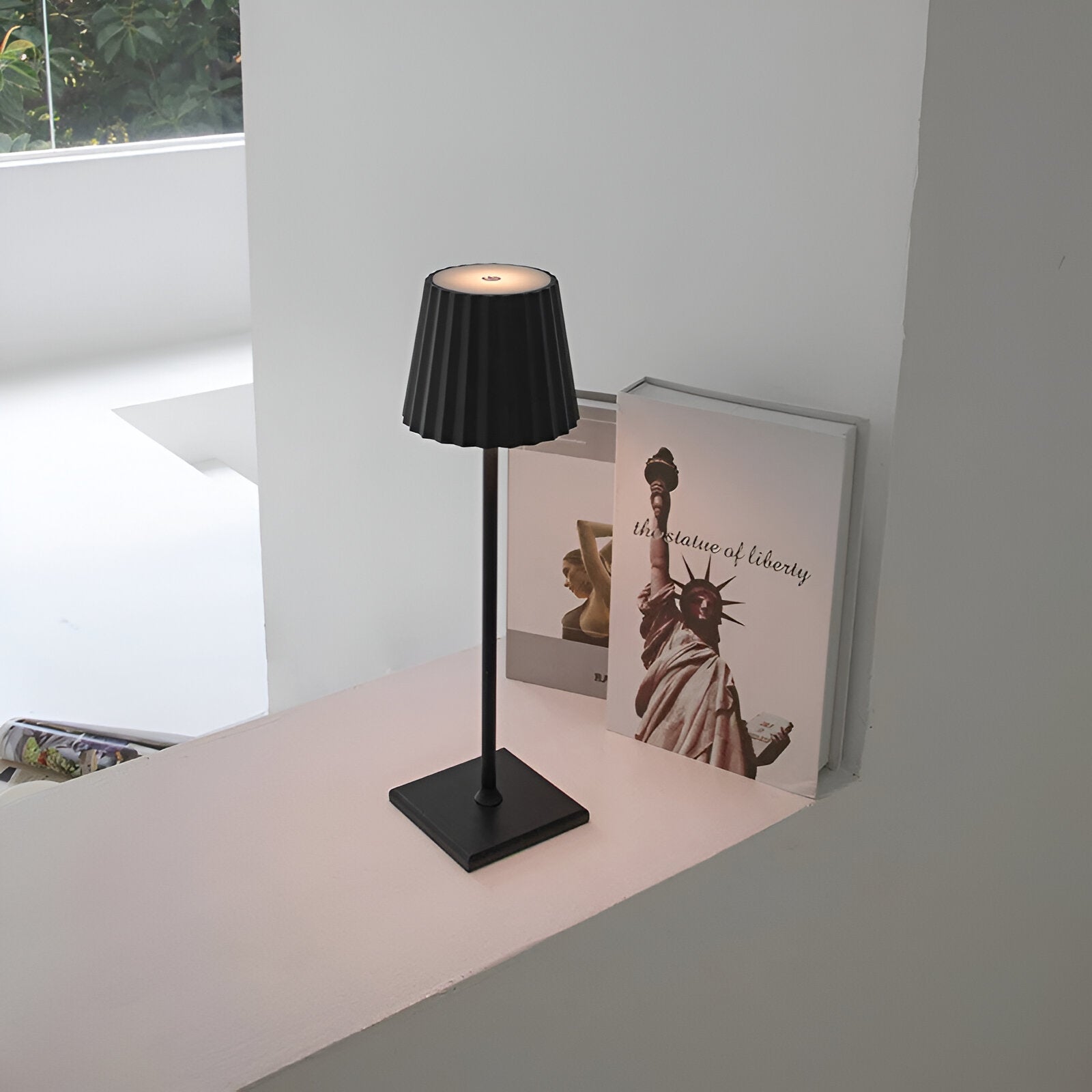 LUMINA draadloze tafellamp, sfeervolle verlichting voor elke kamer, oplaadbaar en ideaal voor nachtkastjes.