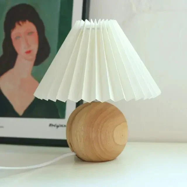 Lumora – Elegante design tafellamp met geplisseerde kap