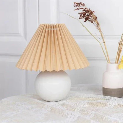 Lumora – Elegante design tafellamp met geplisseerde kap