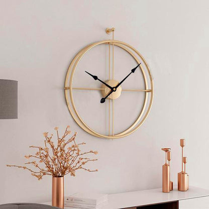 Close-up van de LUMORA wandklok met strakke wijzerplaat en Scandinavische look.