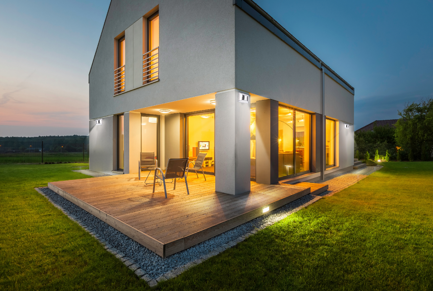 Lumora – Stijlvolle LED Buitenlamp met Zonne-energie