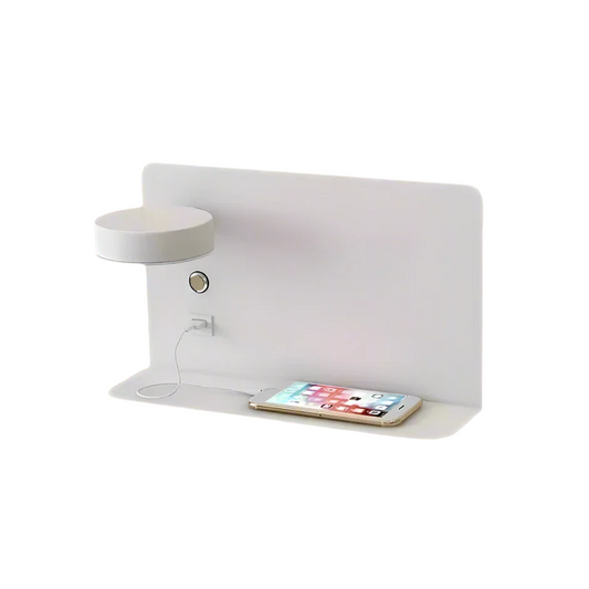 "Zwarte wandlamp met USB-poort, perfect voor binnen en buiten."