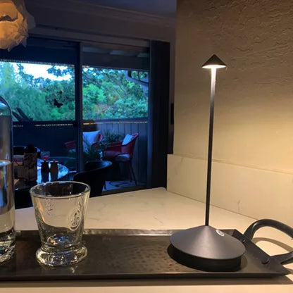 Lunora – Moderne LED Tafellamp voor op je Nachtkastje en Woonkamer