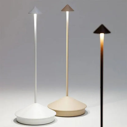 Sfeervolle LED tafellamp met een stijlvol design, perfect voor nachtkastjes, woonkamers en als schemerlampje.