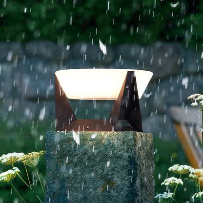 "SOLVIA solar LED buitenlamp, perfecte tuinverlichting voor een sfeervolle buitenruimte."