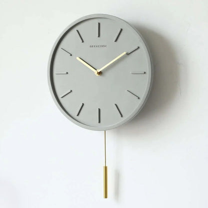 Varello – Moderne Cement Wandklok met Metalen Pendel