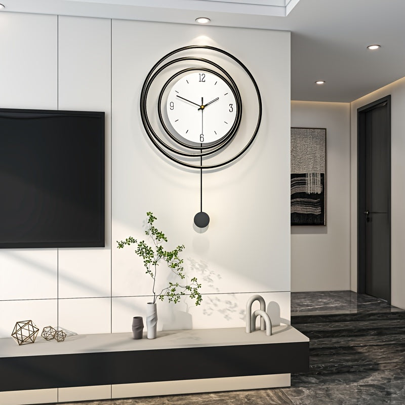 VAROS – Grote minimalistische metalen wandklok met modern design.