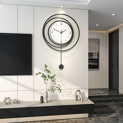VAROS – Grote minimalistische metalen wandklok met modern design.