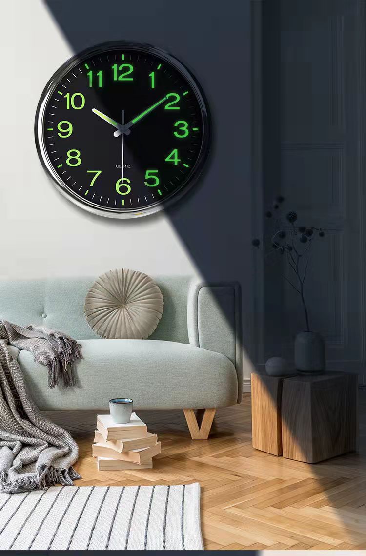 Velluno – Stille wandklok met LED-verlichting
