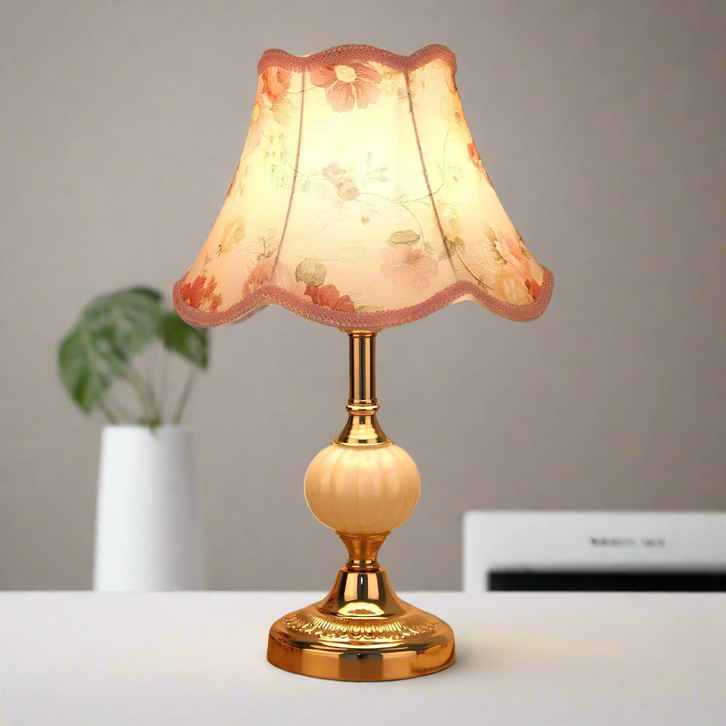 Scandinavische vintage LED tafellamp, sfeervolle bureaulamp met minimalistisch design.
