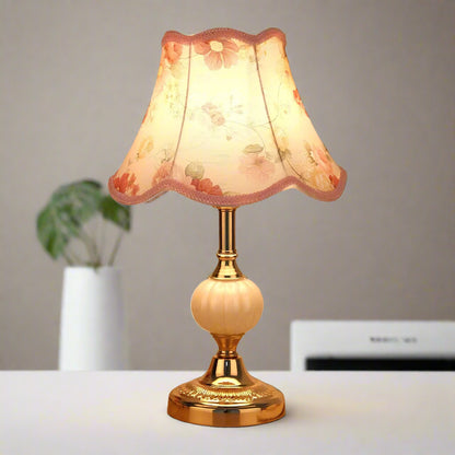 Scandinavische vintage LED tafellamp, sfeervolle bureaulamp met minimalistisch design.