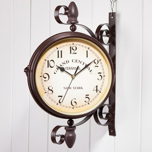 VINTORA – Vintage wandklok met retro stationslook, perfect voor een nostalgische sfeer in huis.