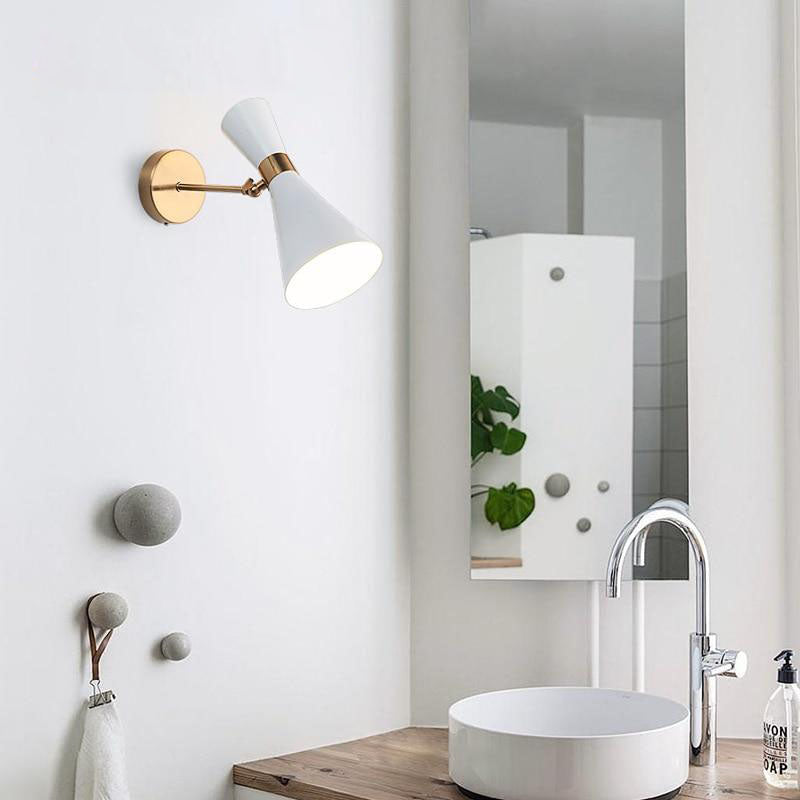 Lumoria – Gouden LED Wandlamp met Driehoekige Kap