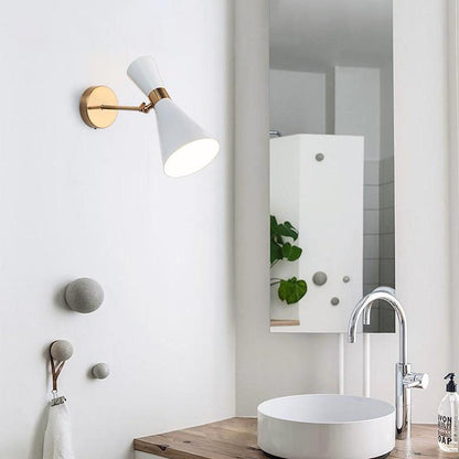 Lumoria – Gouden LED Wandlamp met Driehoekige Kap