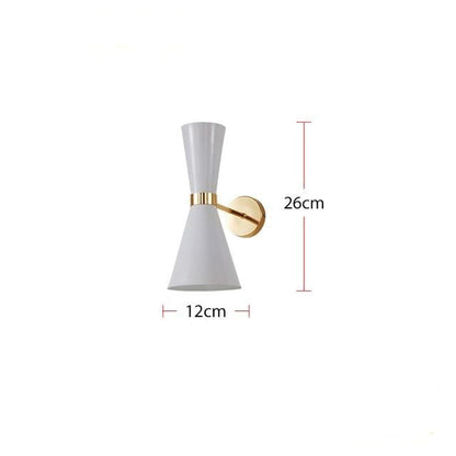 Lumoria – Gouden LED Wandlamp met Driehoekige Kap